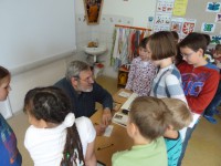 Pan František Novotný s dětmi 2. C a 5. A